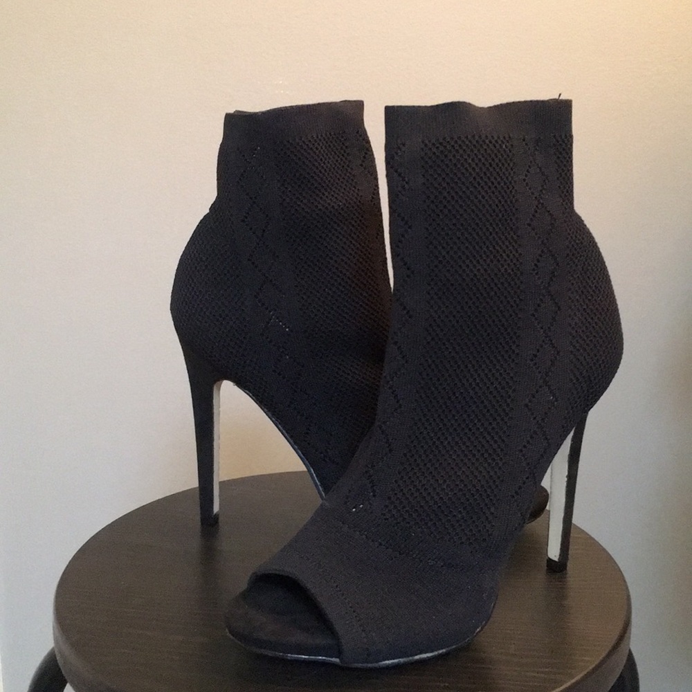 Women’s black heels